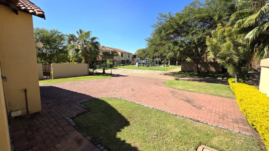 To Let 1 Bedroom Property for Rent in Melodie North West